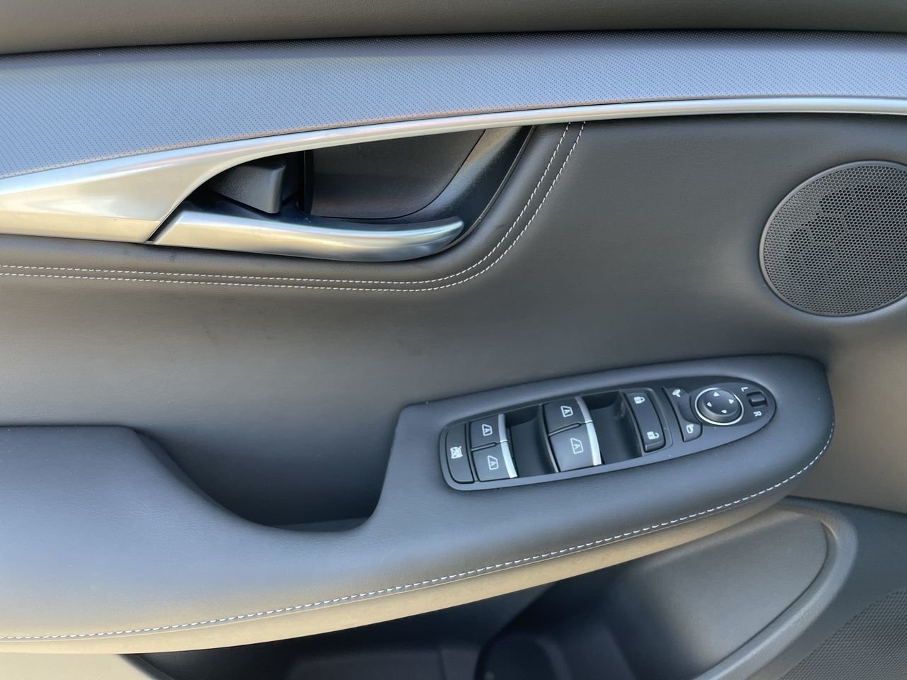 New 2023 Slate Gray INFINITI LUXE image 23