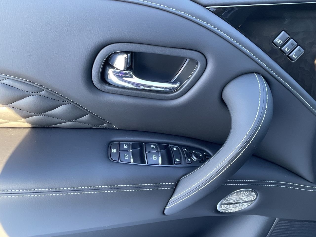 New 2023 Mineral Black INFINITI 8 PASSENGER, ProACTIVE image 22