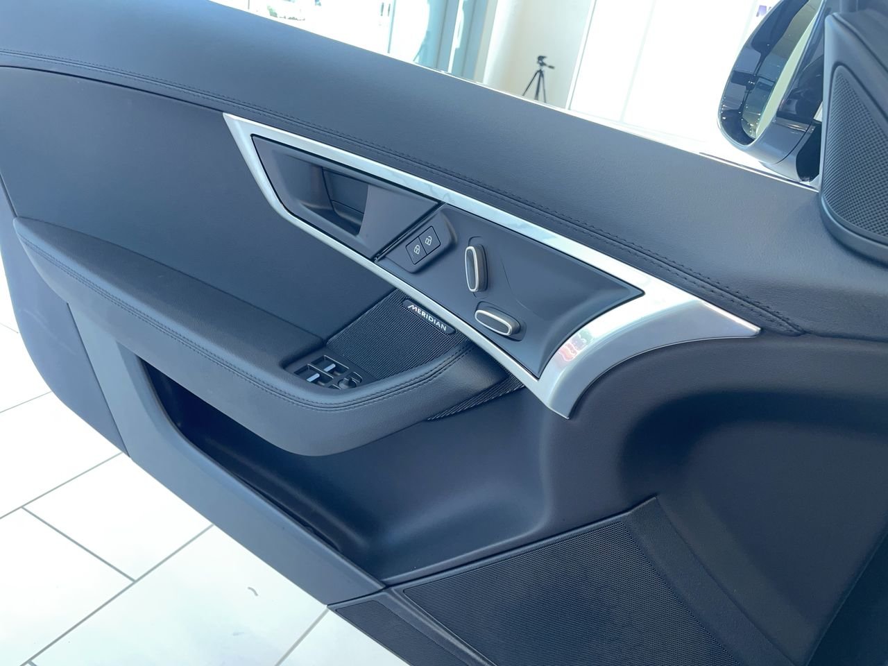 New 2023 Fuji White Solid Jaguar F-TYPE image 20
