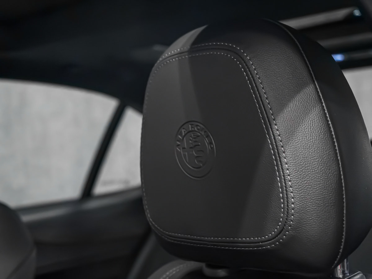 Alfa Romeo Giulia ESTREMA 2023-18