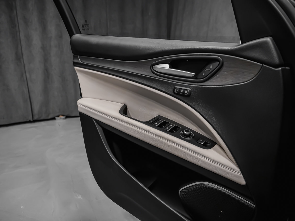 Alfa Romeo Stelvio Ti TOIT PANORAMIQUE ATTELAGE REMORQUAGE 2020-14