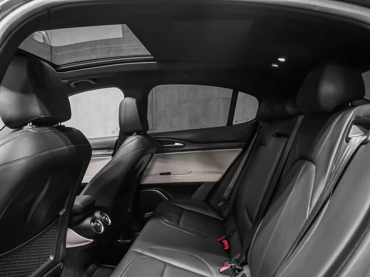 Alfa Romeo Stelvio Ti TOIT PANORAMIQUE ATTELAGE REMORQUAGE 2020-17