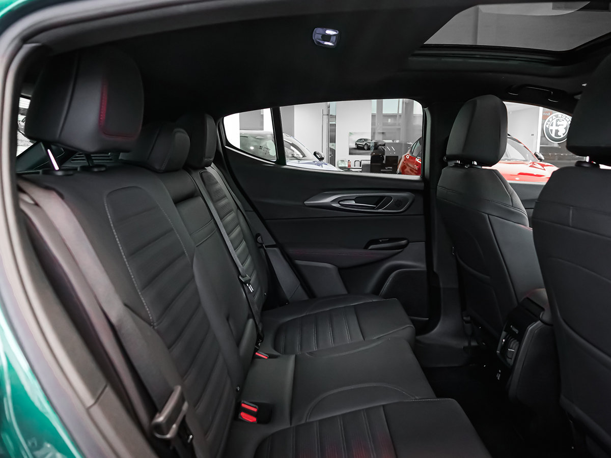 2025 Alfa Romeo Tonale PHEV TRIBUTO-64