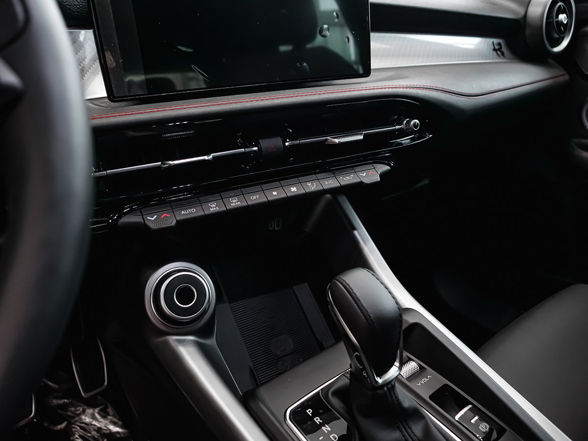 2025 Alfa Romeo Tonale PHEV TRIBUTO-36