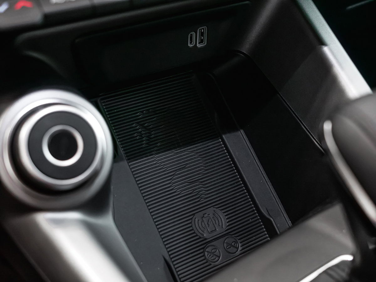 2025 Alfa Romeo Tonale PHEV TRIBUTO-38