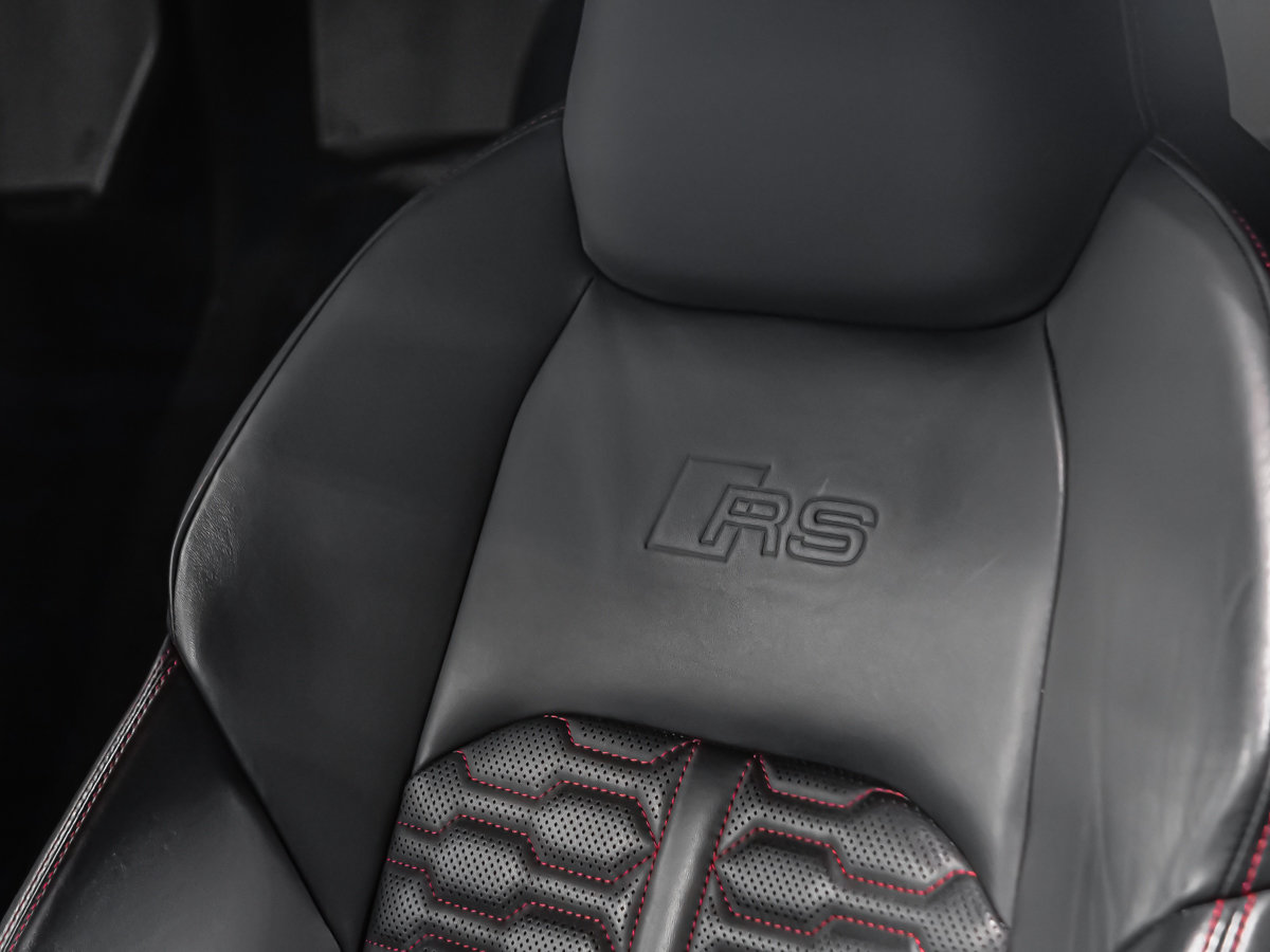 Audi RS 6 Avant  2023-30