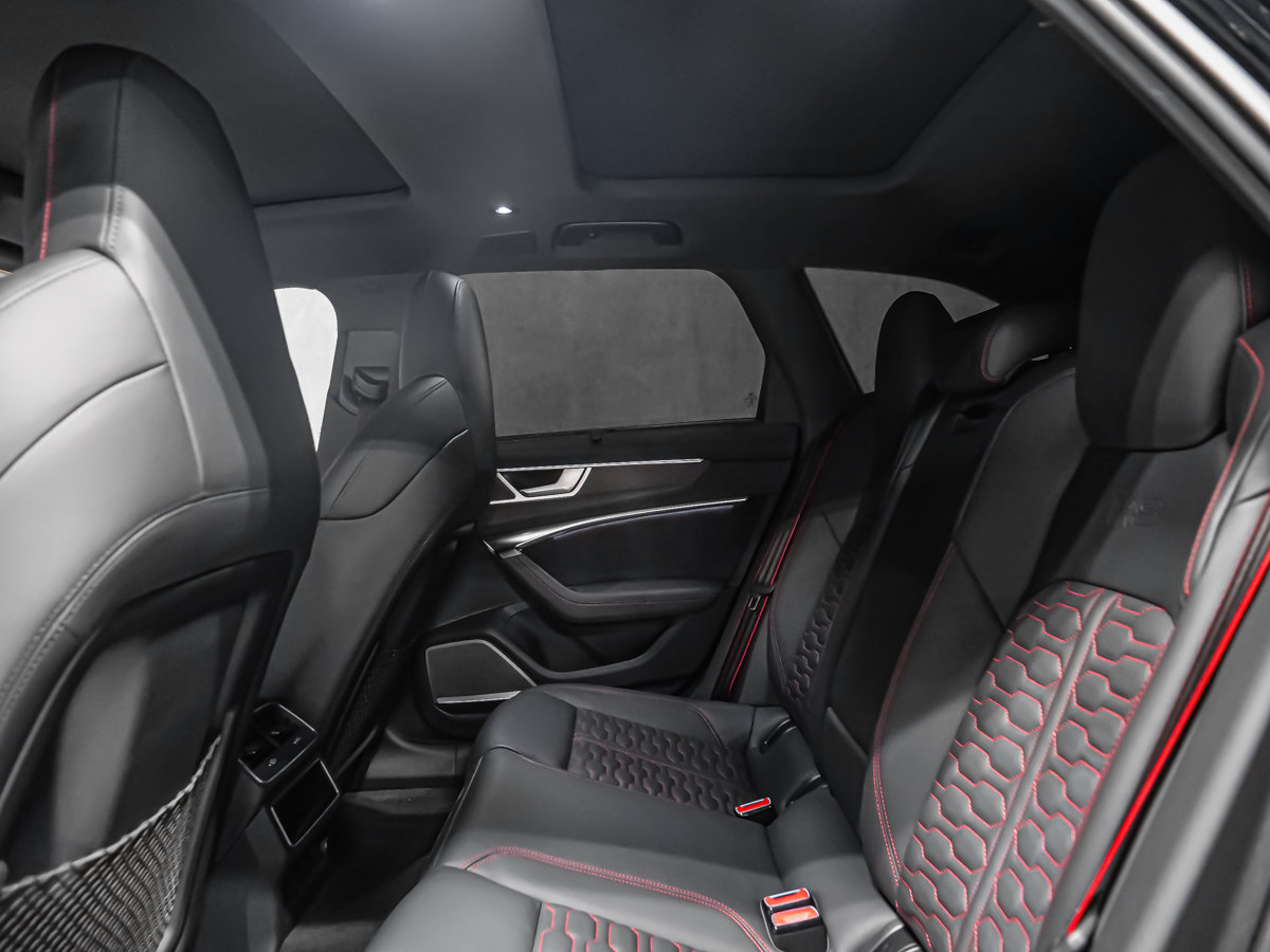 Audi RS 6 Avant  2023-32