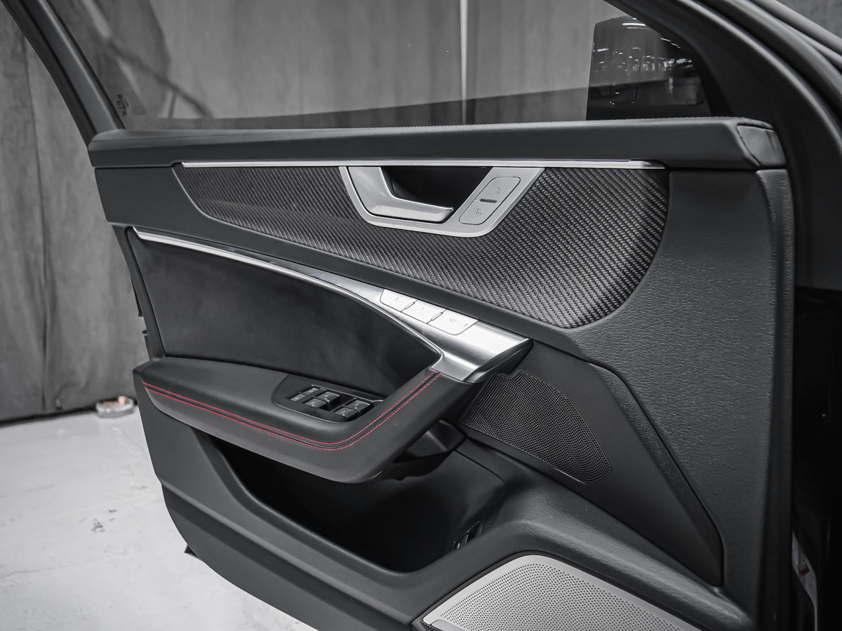 Audi RS 6 Avant  2023-18