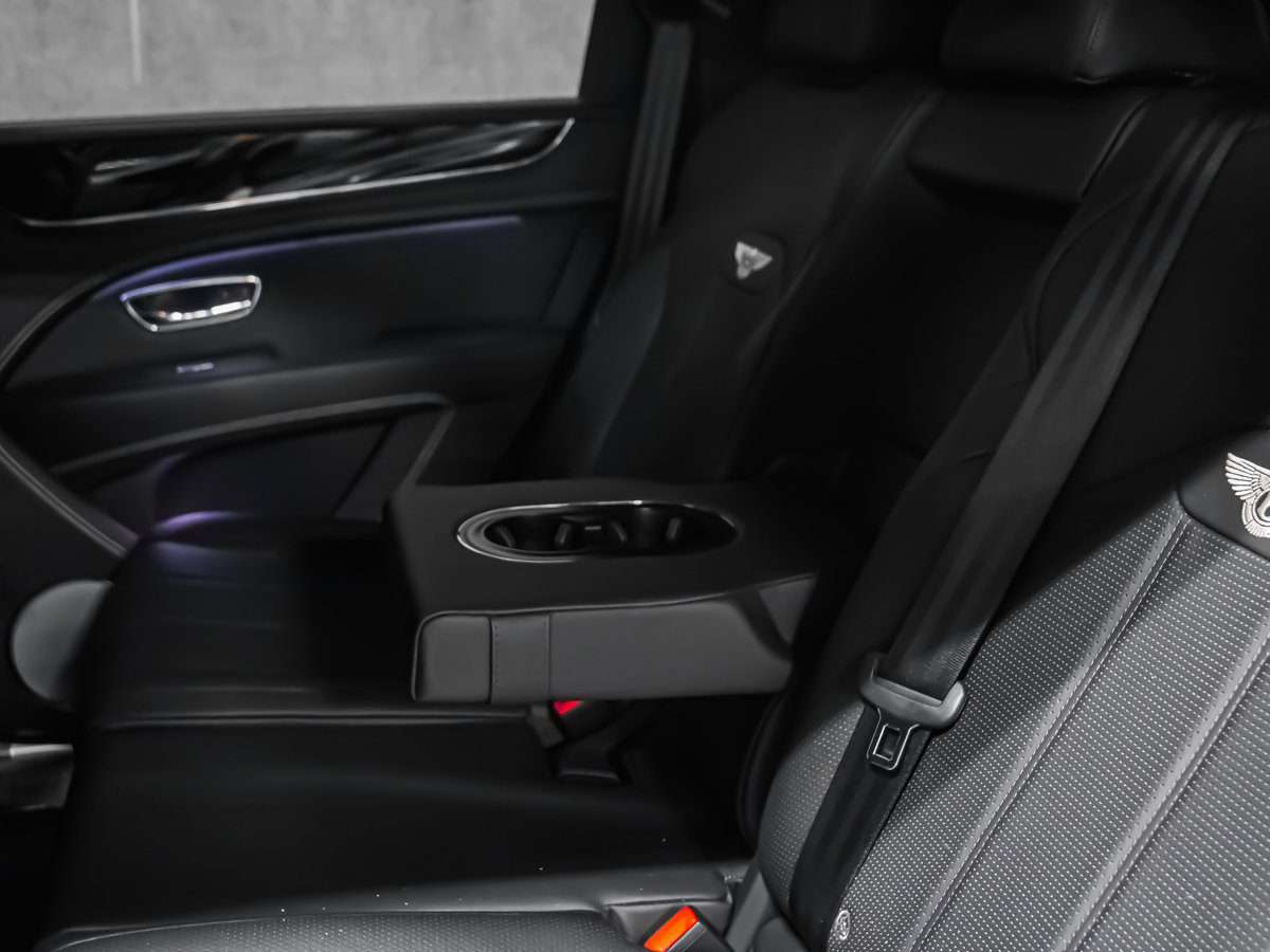 2021 Bentley Bentayga V8-19