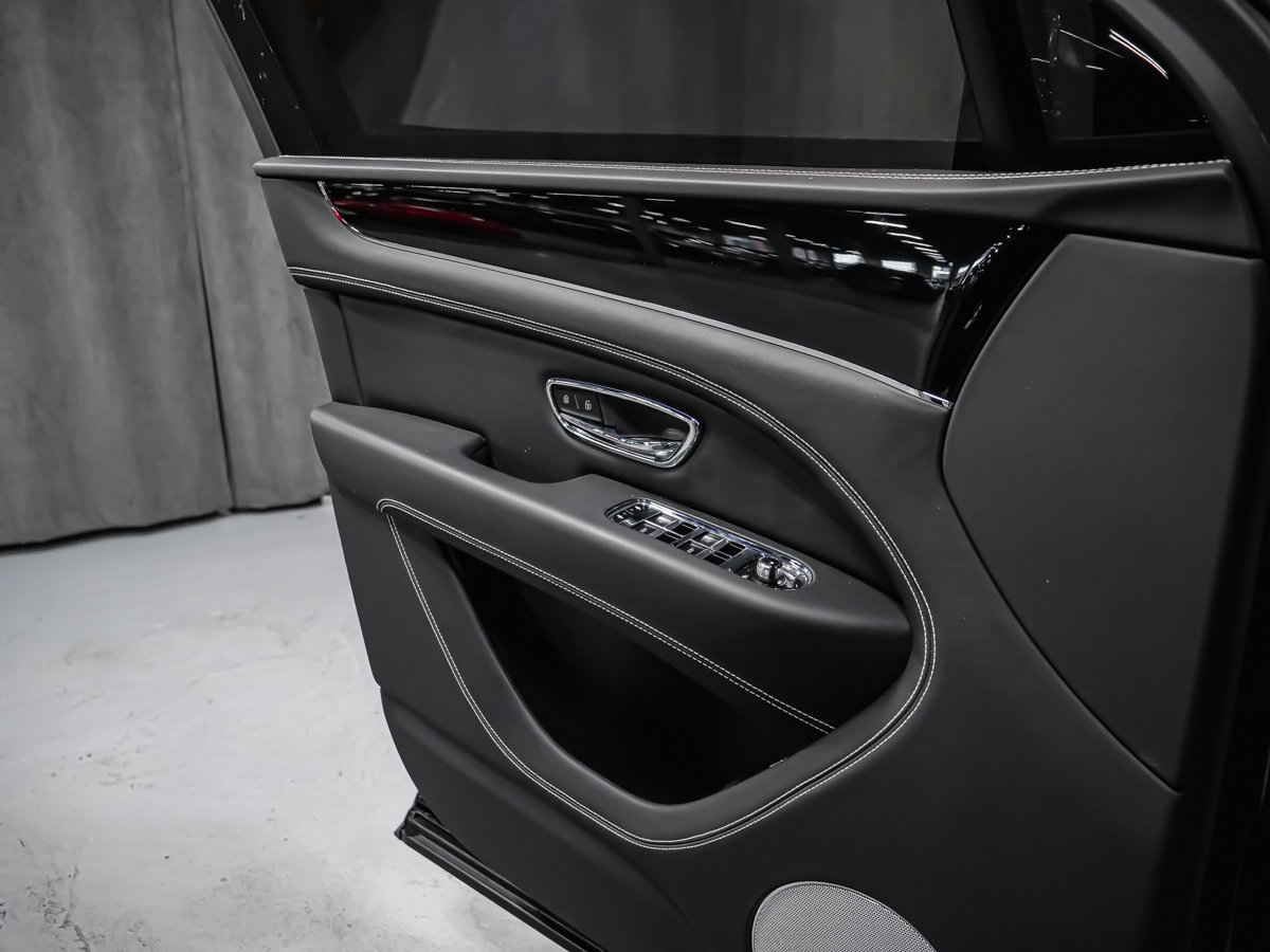 2021 Bentley Bentayga V8-11