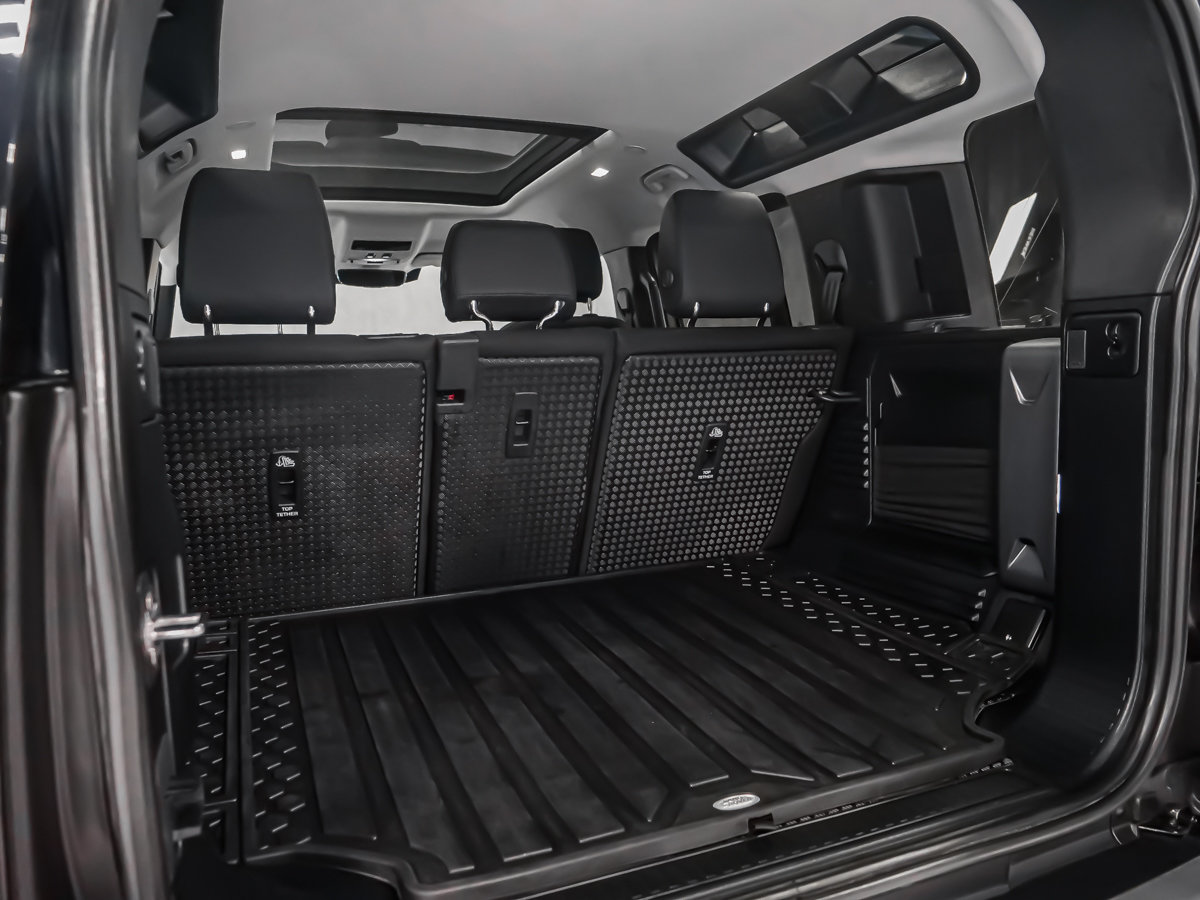 2025 Land Rover Defender S-10