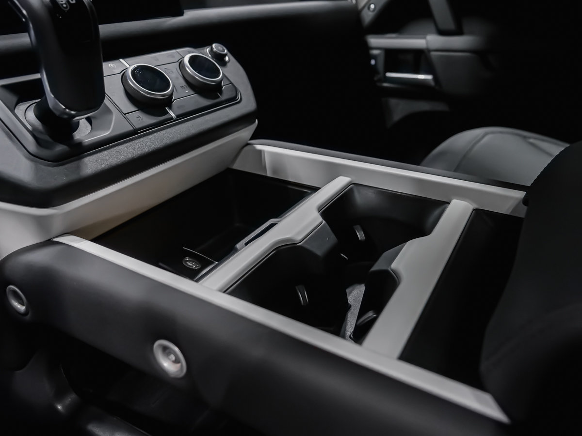 2025 Land Rover Defender S-26