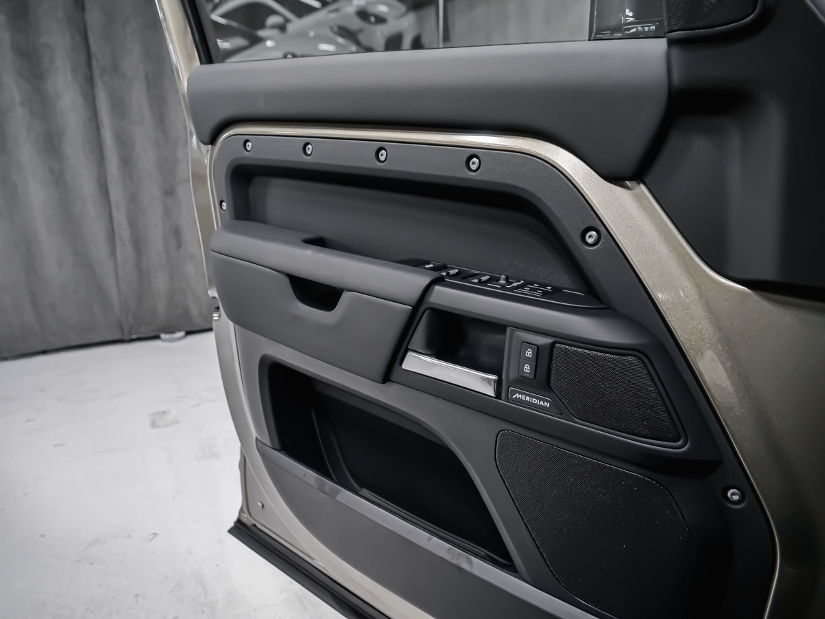 2025 Land Rover Defender S-22