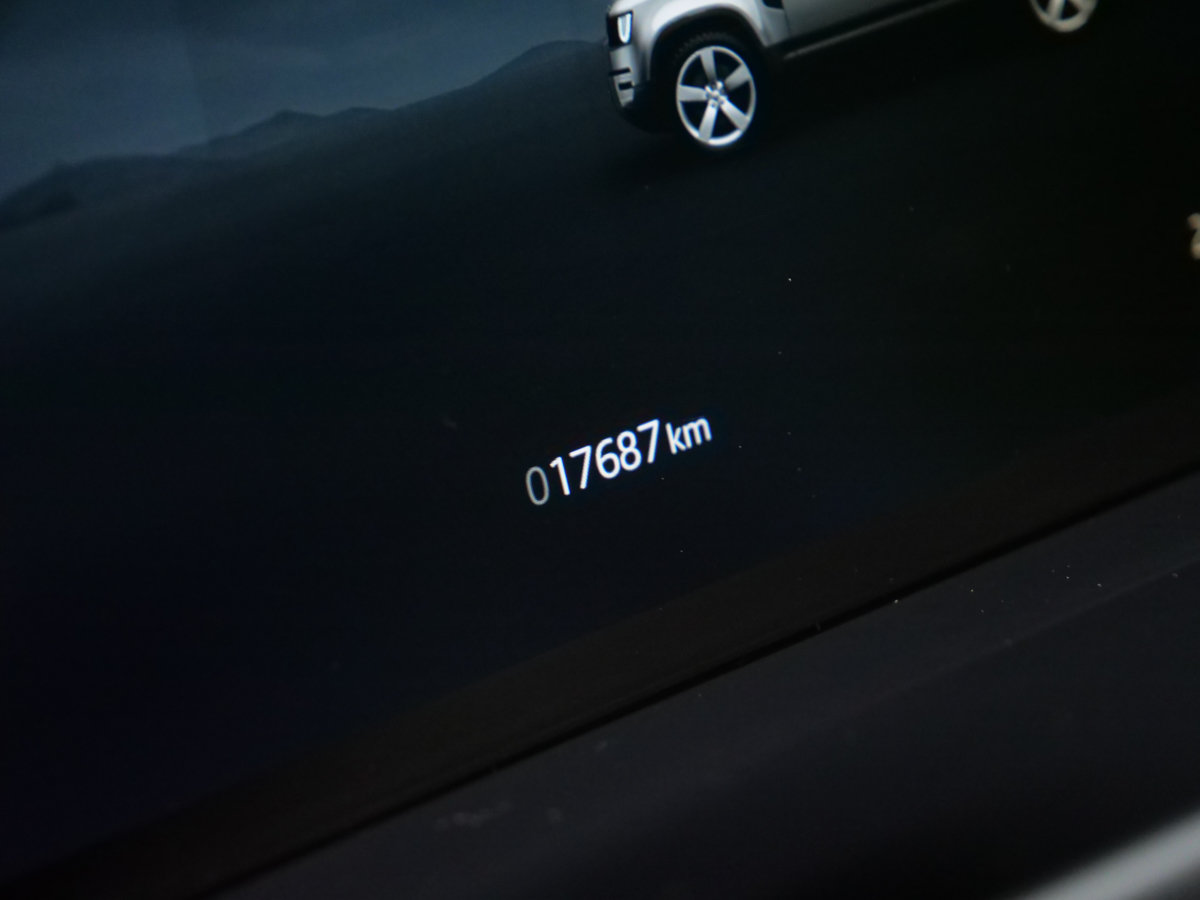 2025 Land Rover Defender S-18