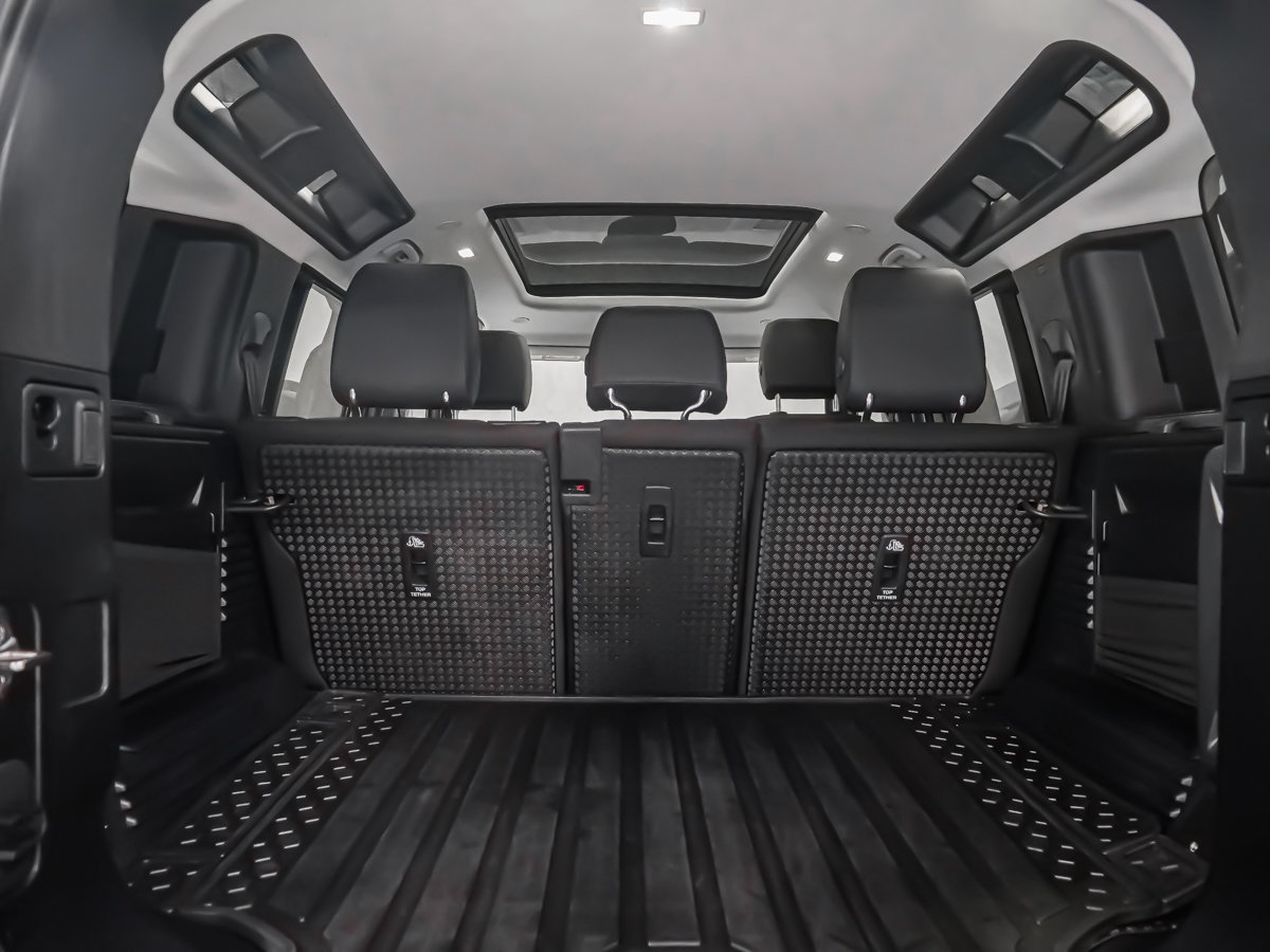 2025 Land Rover Defender S-11