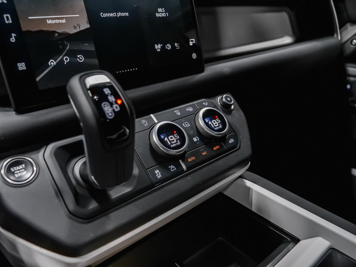2025 Land Rover Defender S-27