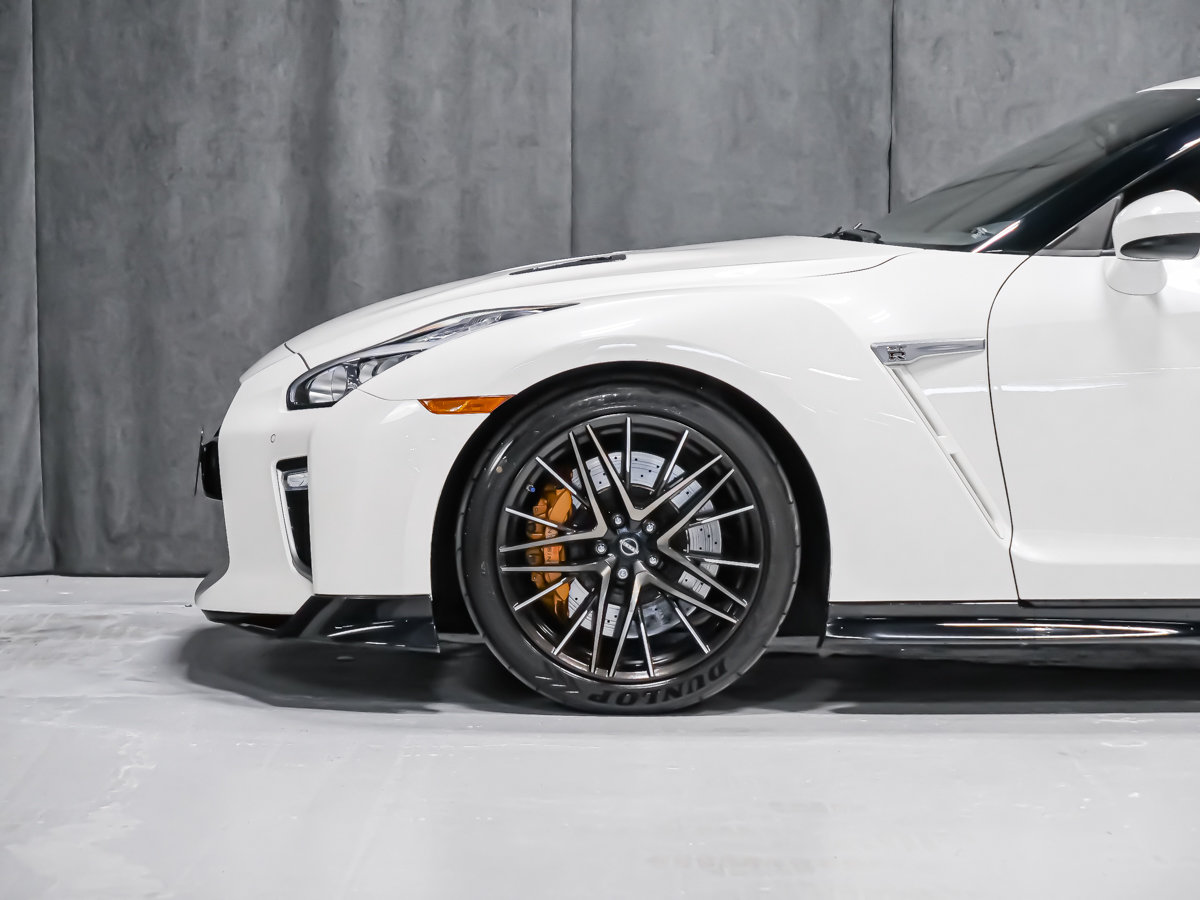 Nissan GT-R PREMIUM 2023-9