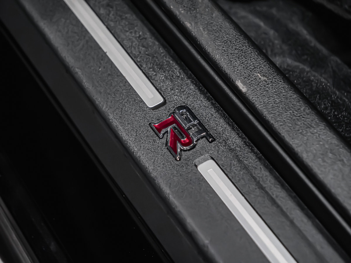 Nissan GT-R PREMIUM 2023-31