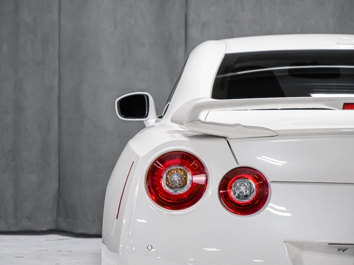 Nissan GT-R PREMIUM 2023-21