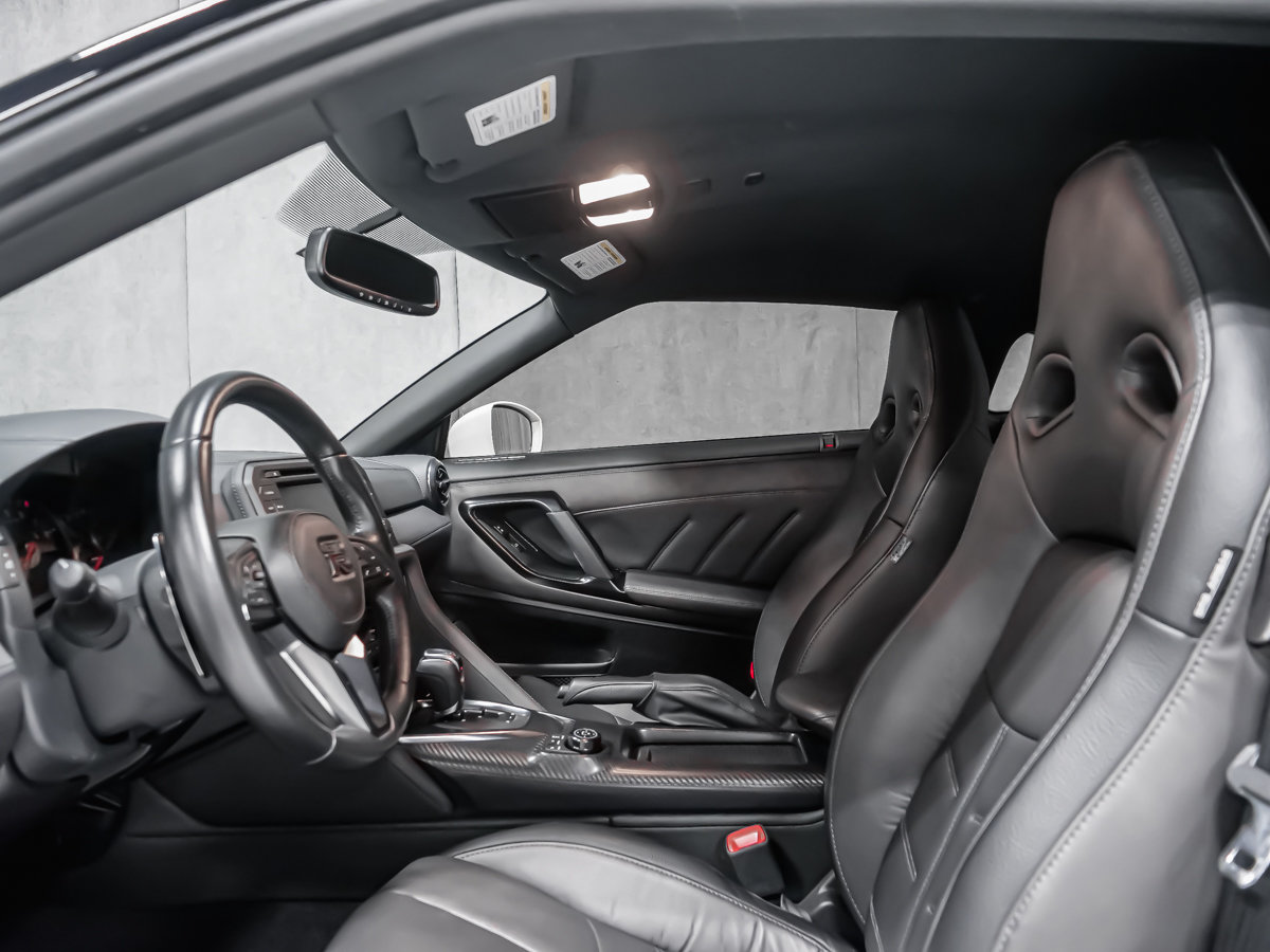 Nissan GT-R PREMIUM 2023-43