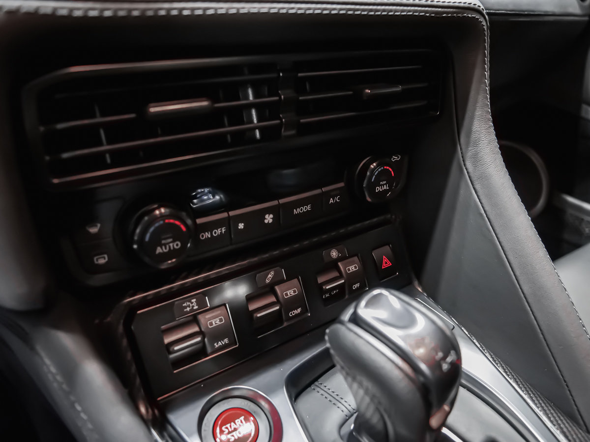 Nissan GT-R PREMIUM 2023-36