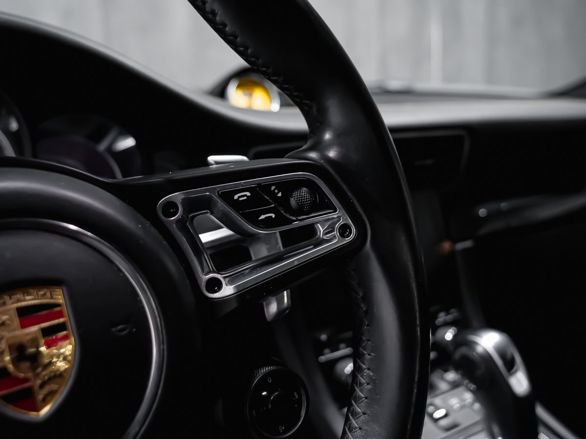 2017 Porsche 911 TURBO S-17