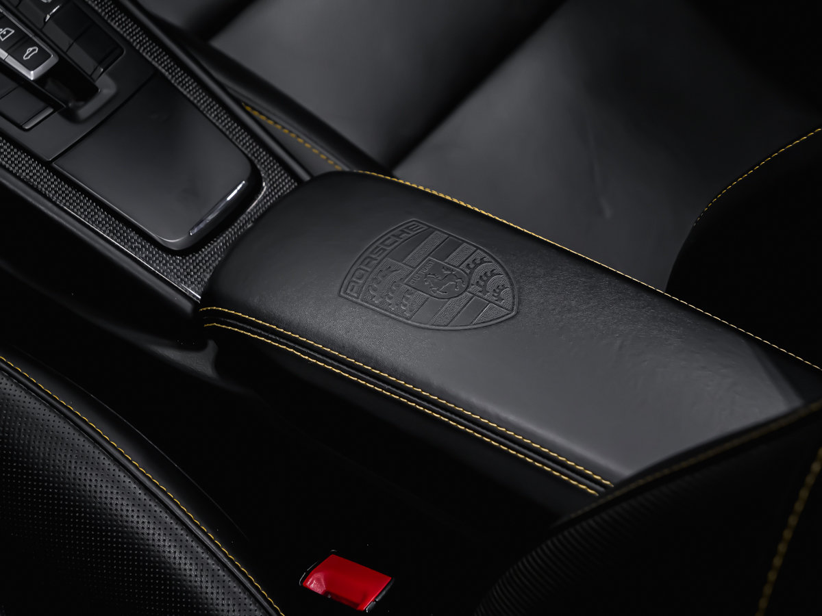 2017 Porsche 911 TURBO S-34