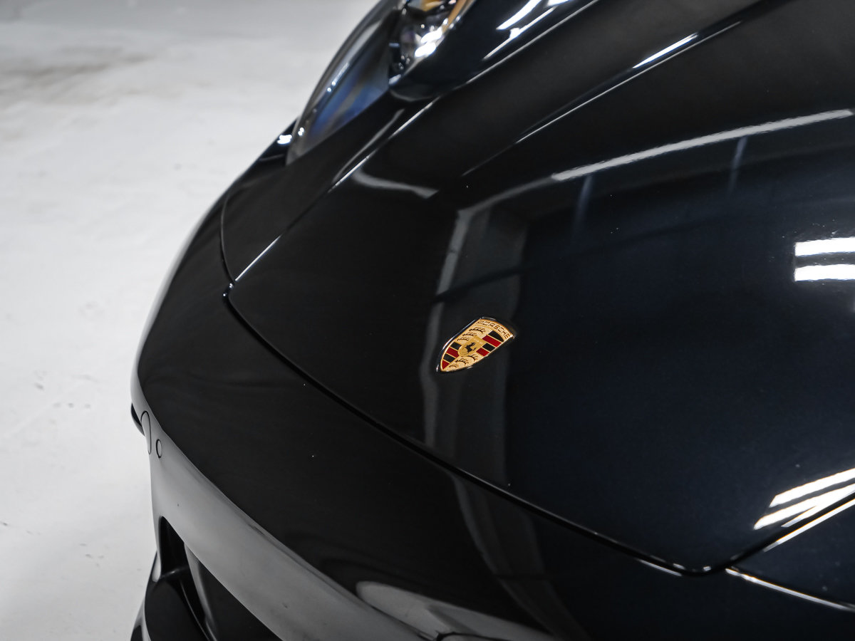 Porsche 911 CARRERA 4 GTS 2024-28