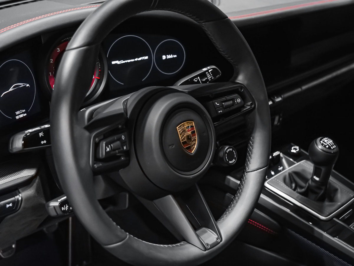 Porsche 911 CARRERA 4 GTS 2024-20