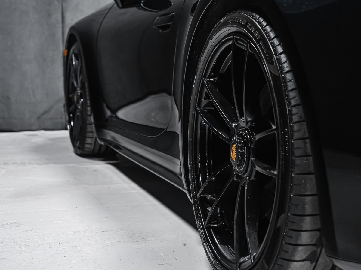 Porsche 911 CARRERA 4 GTS 2024-11