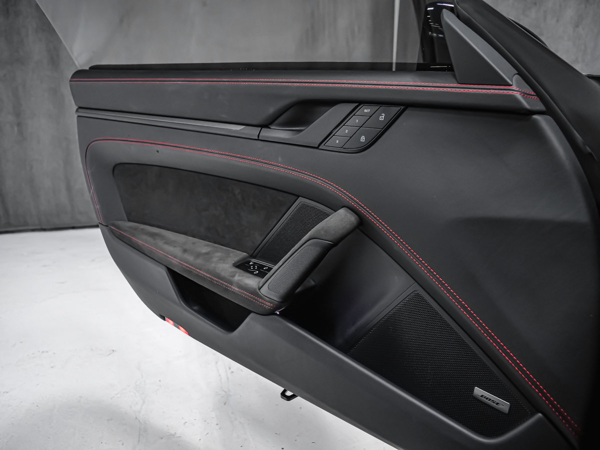 Porsche 911 CARRERA 4 GTS 2024-14