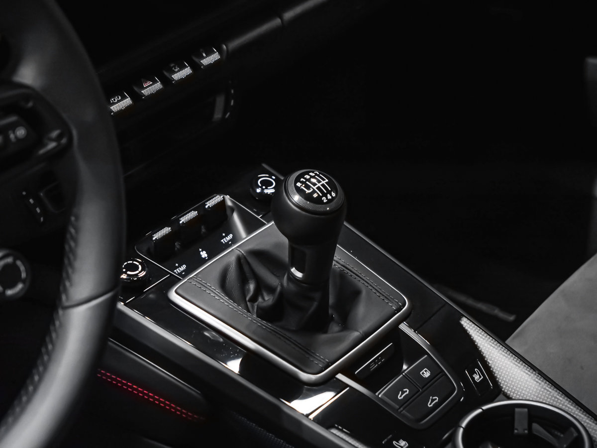Porsche 911 CARRERA 4 GTS 2024-18
