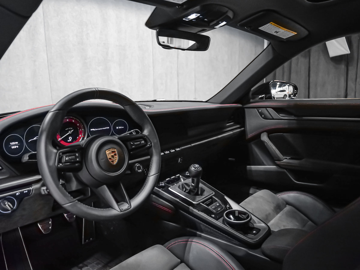 Porsche 911 CARRERA 4 GTS 2024-17