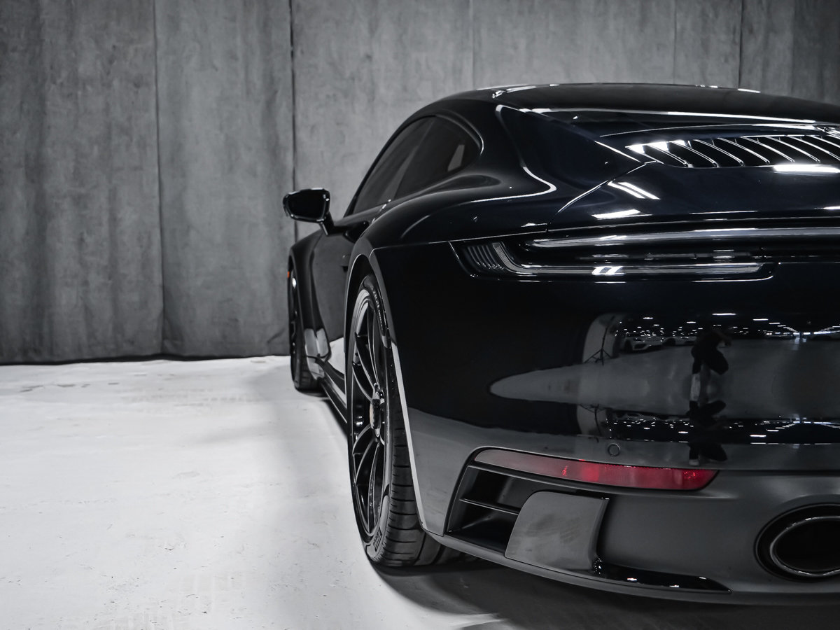 Porsche 911 CARRERA 4 GTS 2024-10
