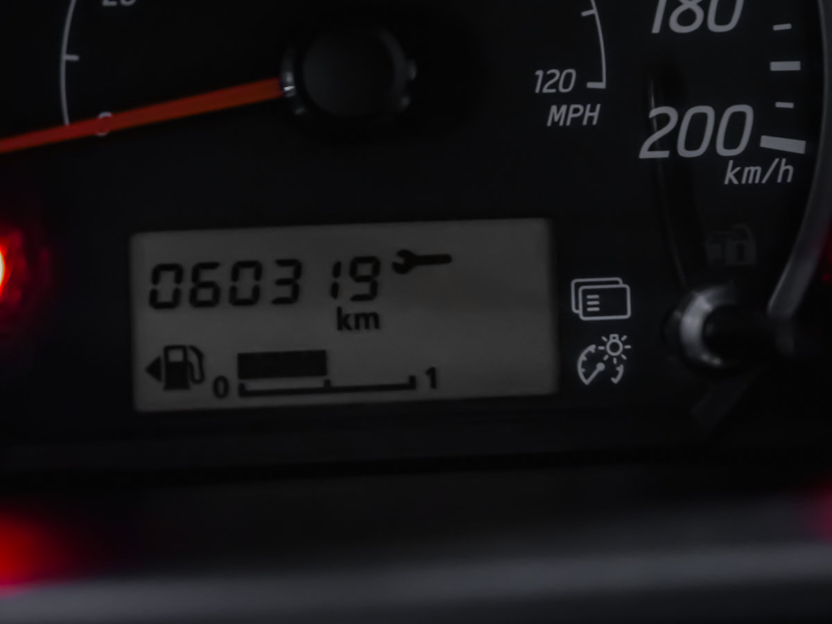 2015 Mitsubishi Mirage ES 2 SET DE PNEUS DÉMARREUR A DISTANCE-10
