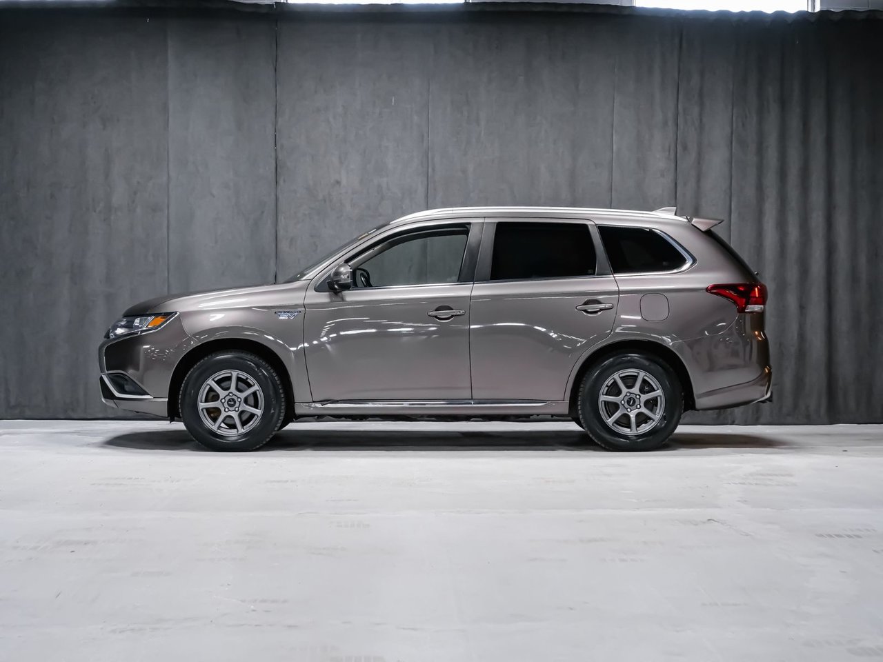 Mitsubishi Outlander PHEV SE 2019-2