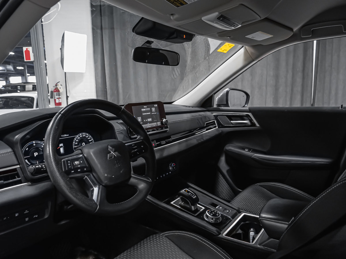2023 Mitsubishi Outlander PHEV ES-1