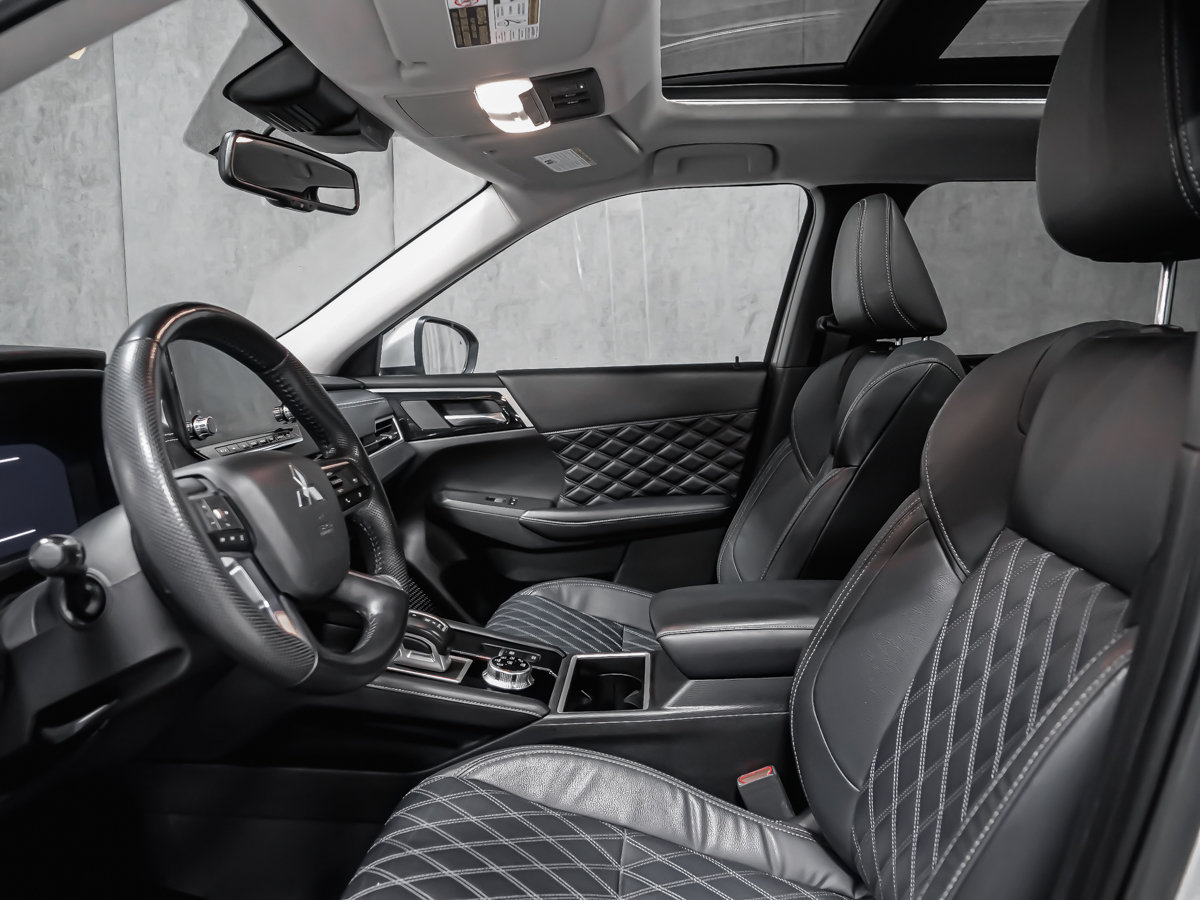 2023 Mitsubishi Outlander SEL-12