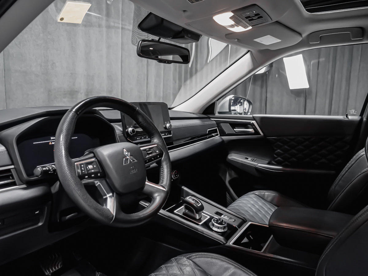 2023 Mitsubishi Outlander SEL-5
