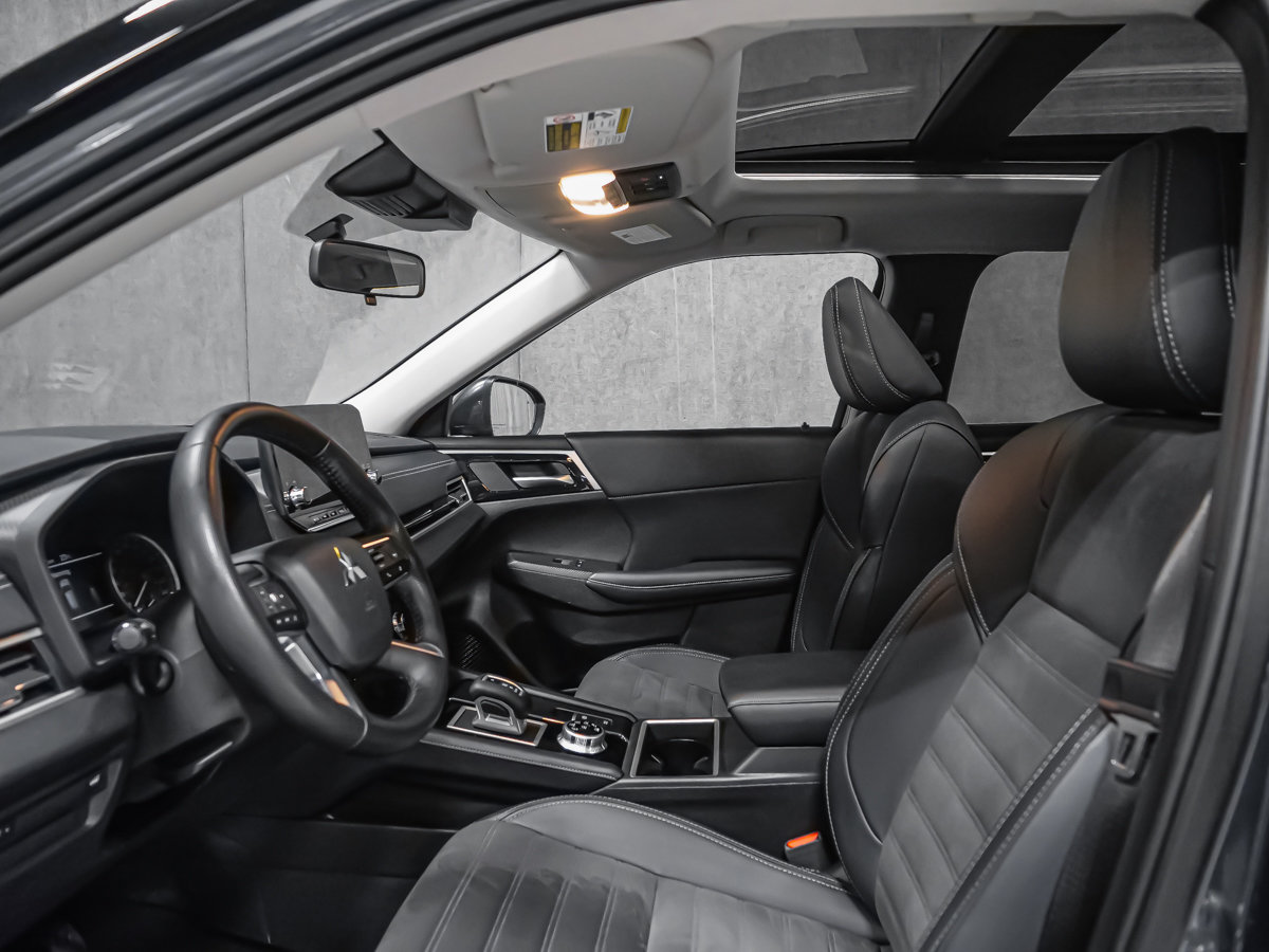 Mitsubishi Outlander LE 2024-11