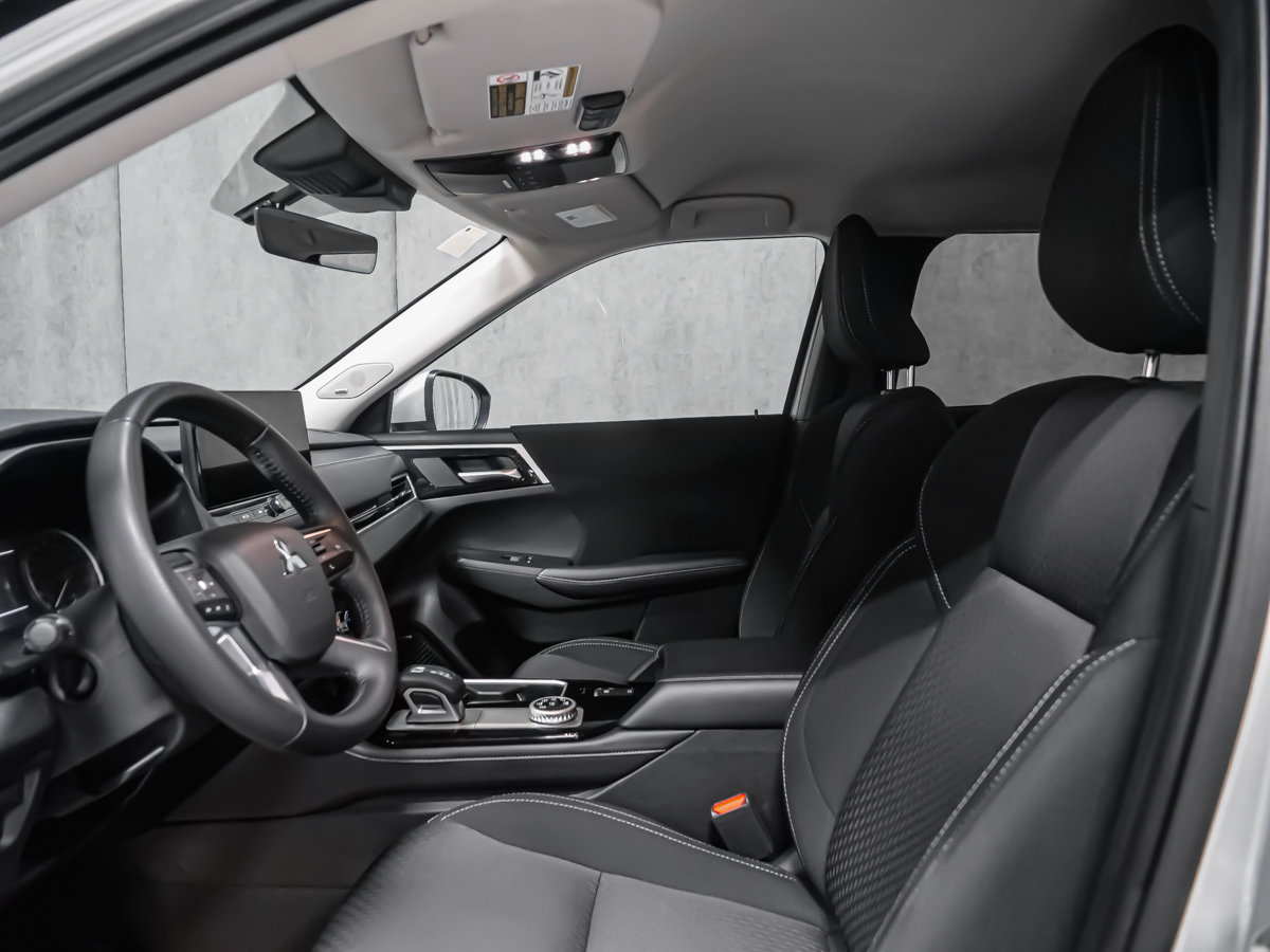Mitsubishi Outlander ES S-AWC SIEGES CHAUFFANTS APPLE CARPLAY 2025-12