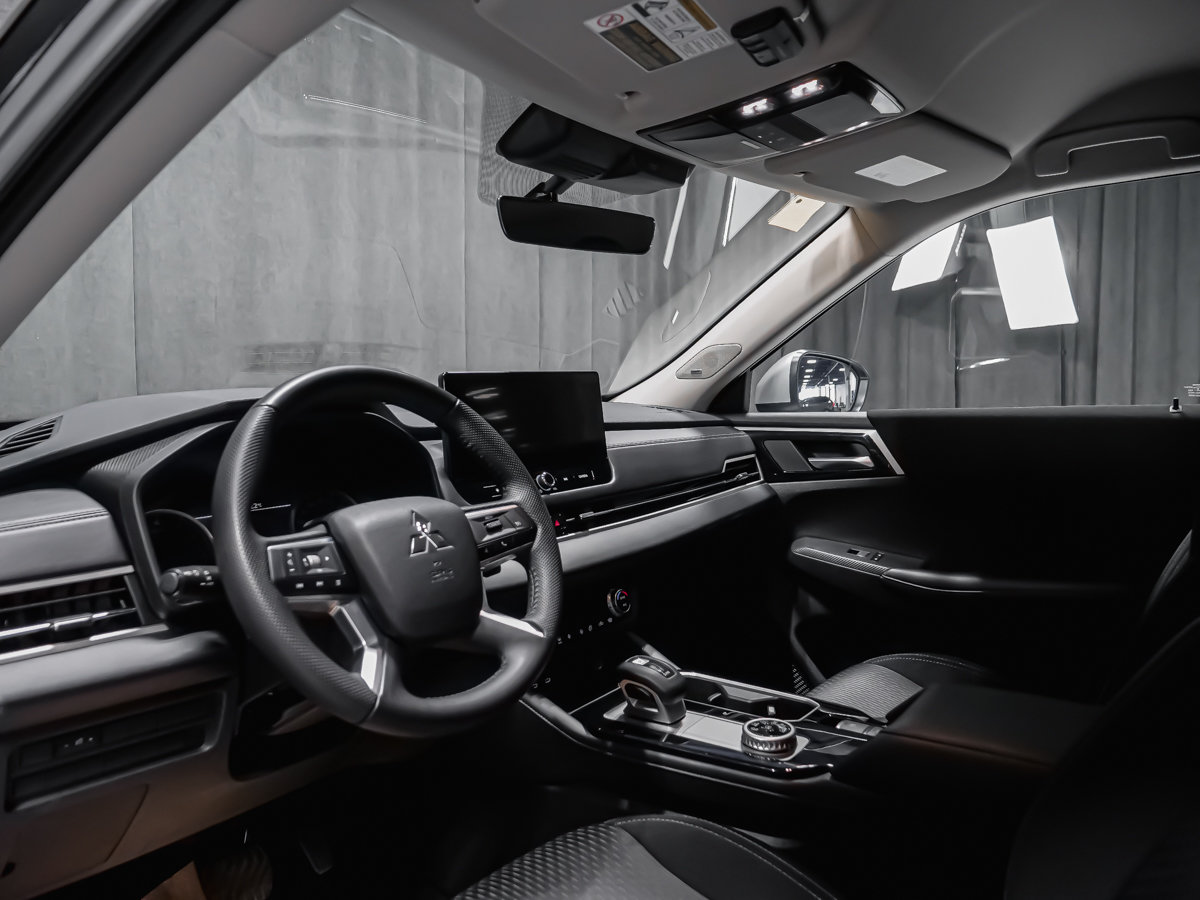 Mitsubishi Outlander ES S-AWC SIEGES CHAUFFANTS APPLE CARPLAY 2025-3