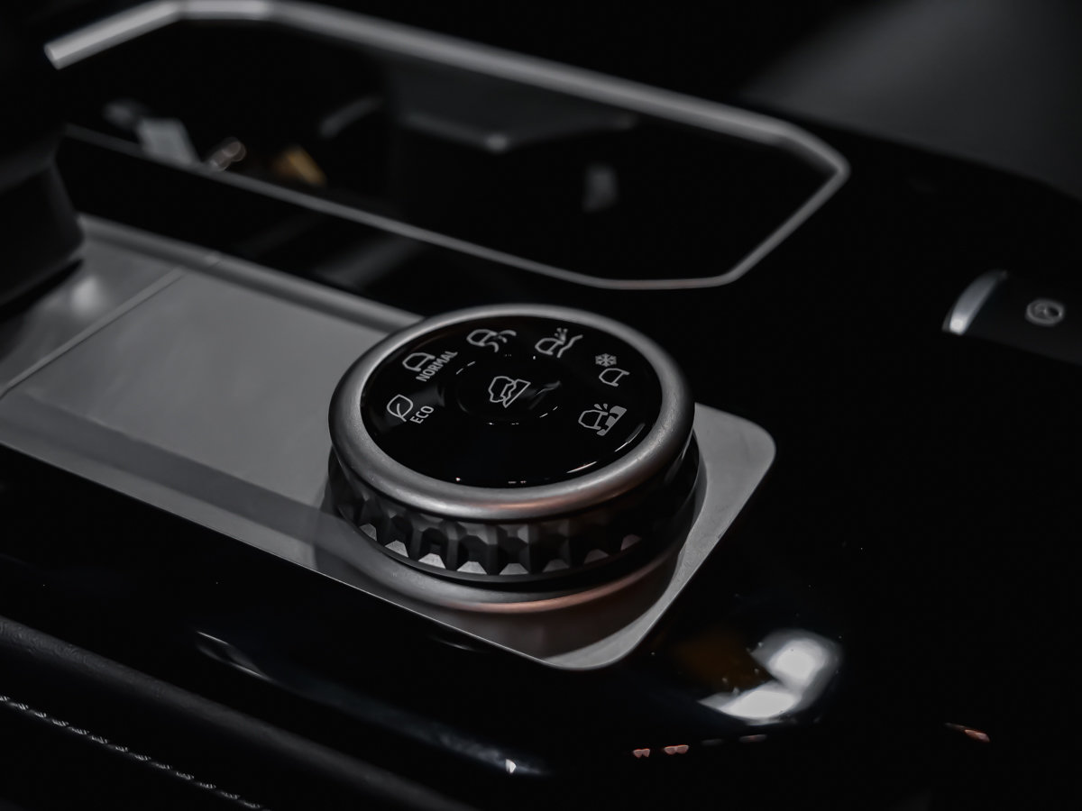 Mitsubishi Outlander ES S-AWC SIEGES CHAUFFANTS APPLE CARPLAY 2025-9