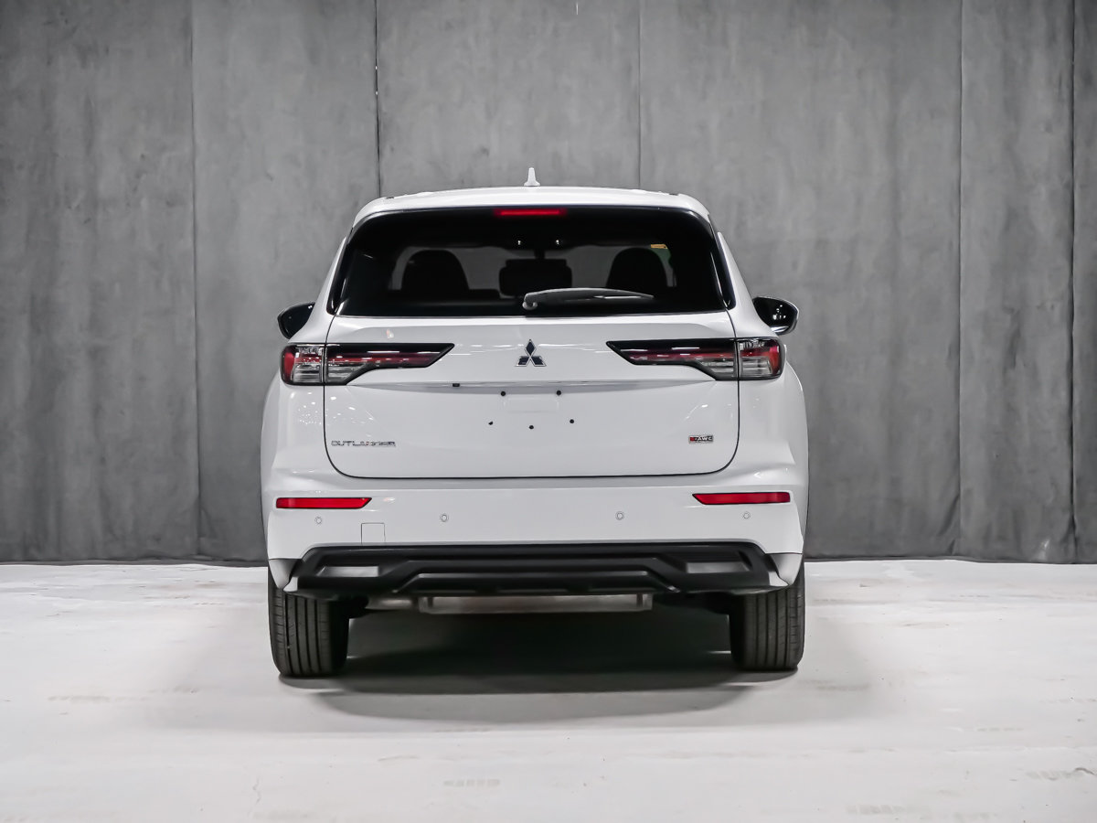 Mitsubishi Outlander ES 2025-4