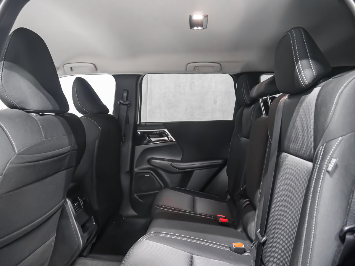 Mitsubishi Outlander ES 2025-12