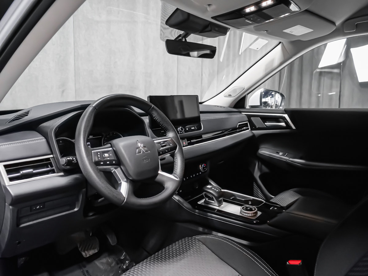Mitsubishi Outlander ES 2025-5