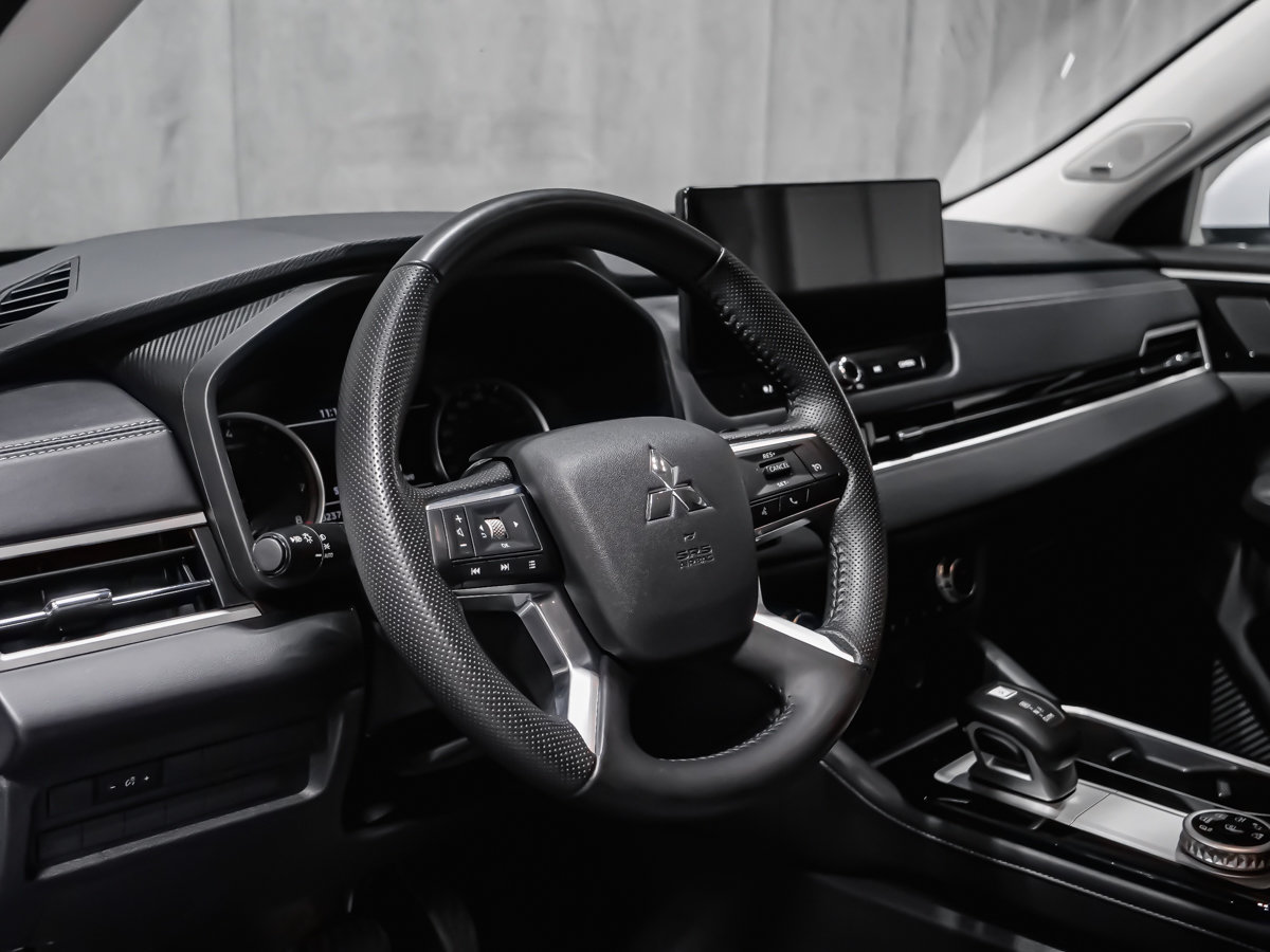Mitsubishi Outlander ES 2025-7