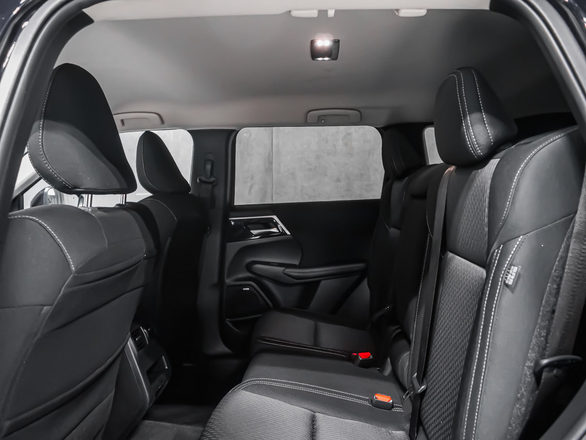 Mitsubishi Outlander ES 2025-16