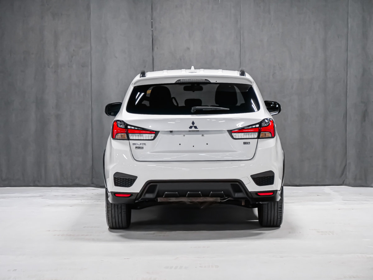 2020 Mitsubishi RVR LE 4WD-4
