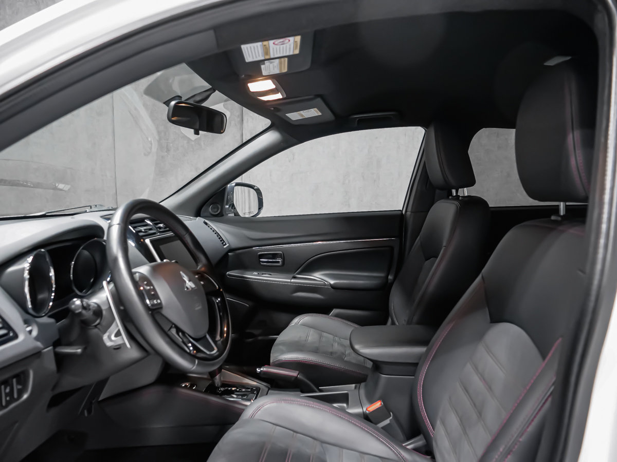 2020 Mitsubishi RVR LE 4WD-11